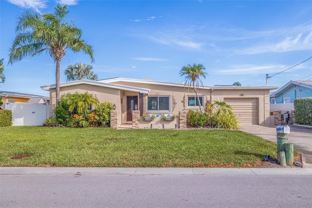 348 LA HACIENDA DR INDIAN ROCKS BEACH, FL 33785