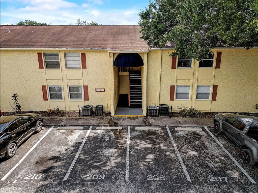 7524 GALLINETA COURT TAMPA, FL 33615
