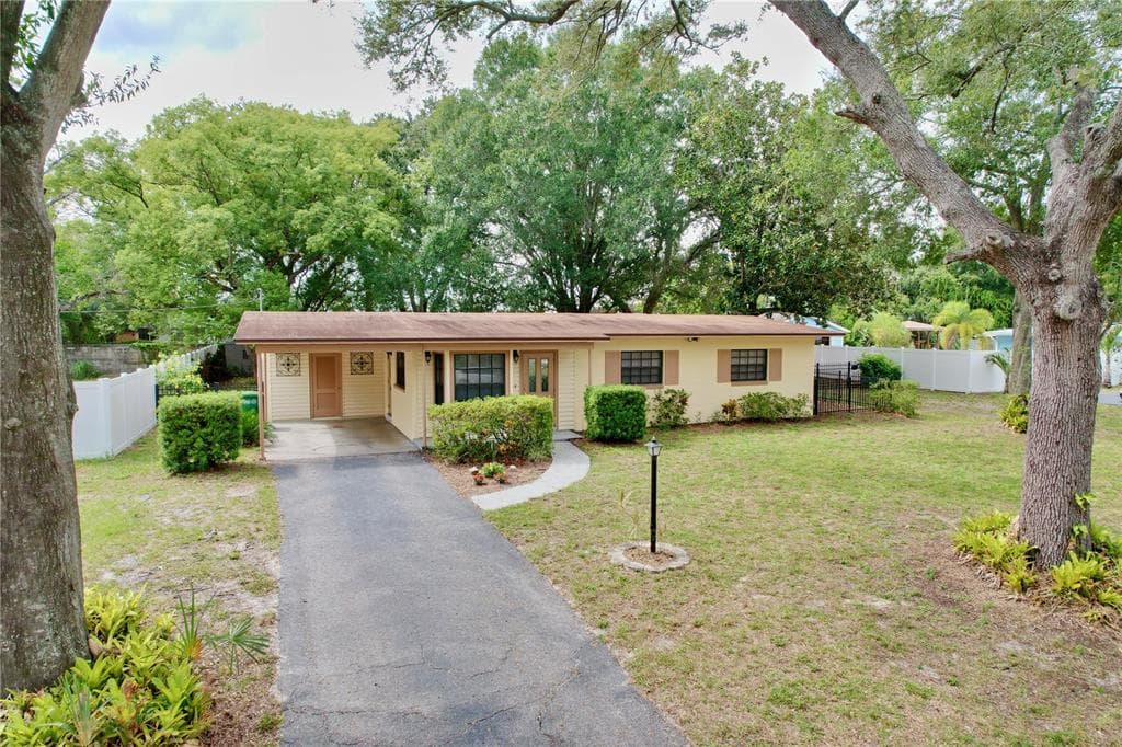 10916 N DIXON AVENUE TAMPA, FL 33612