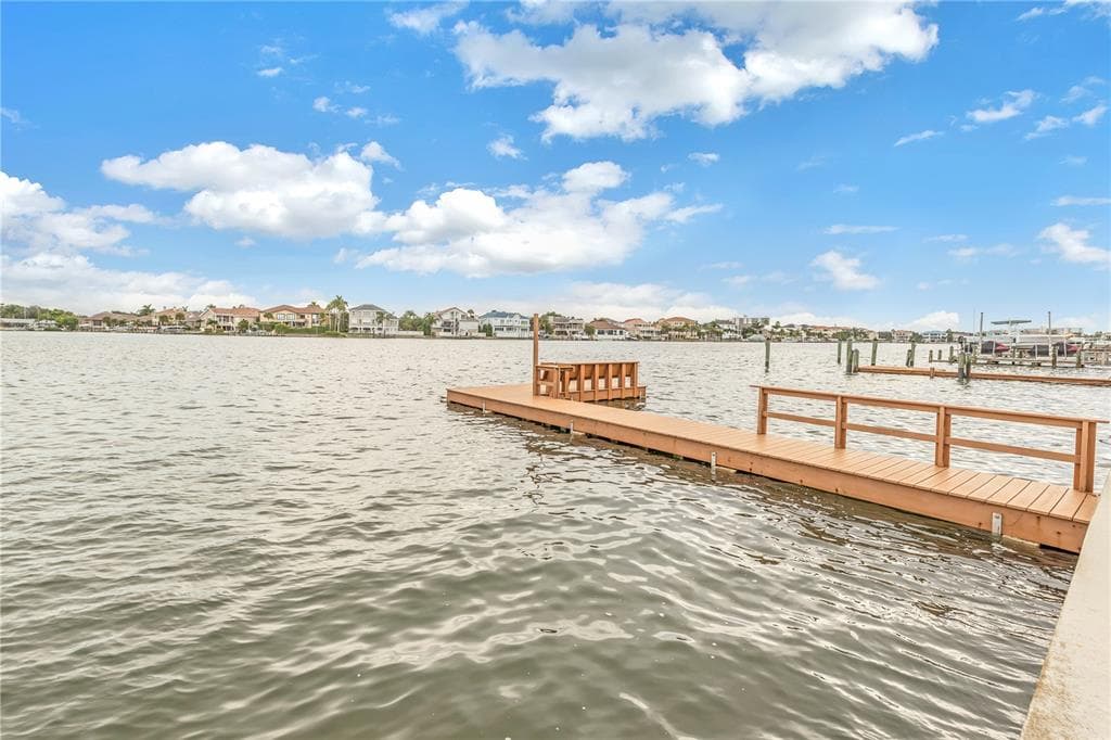 2080 DOLPHIN BOULEVARD S GULFPORT, FL 33707