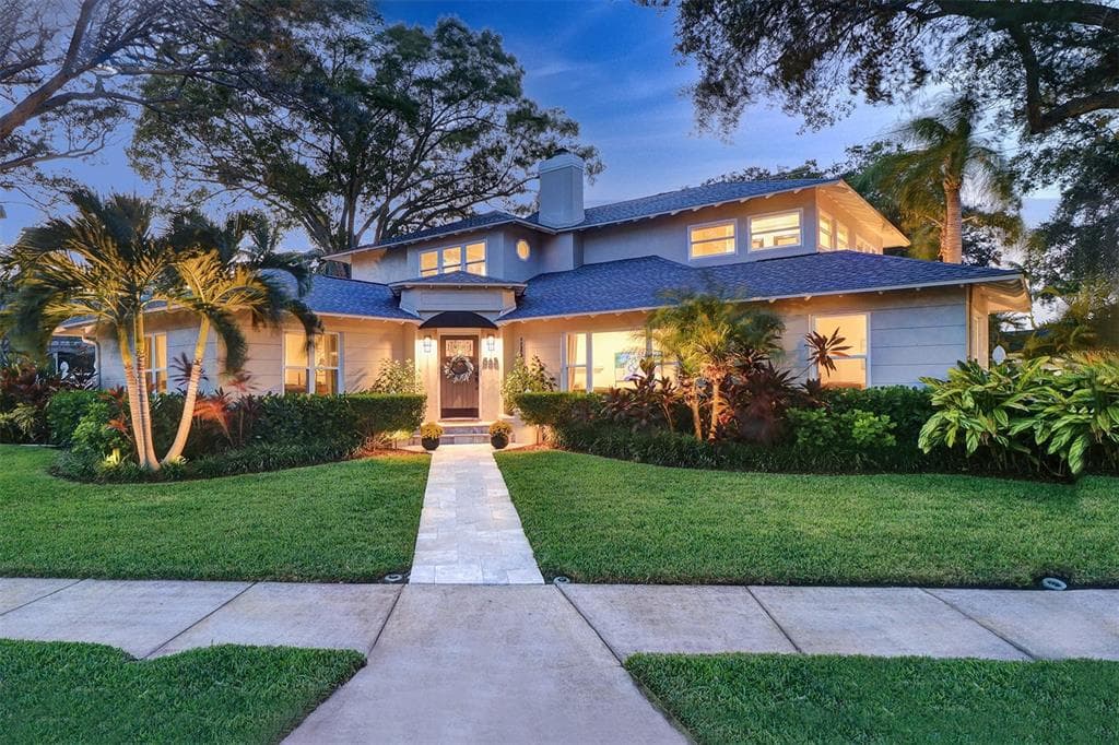 565 21ST AVENUE NE ST PETERSBURG, FL 33704