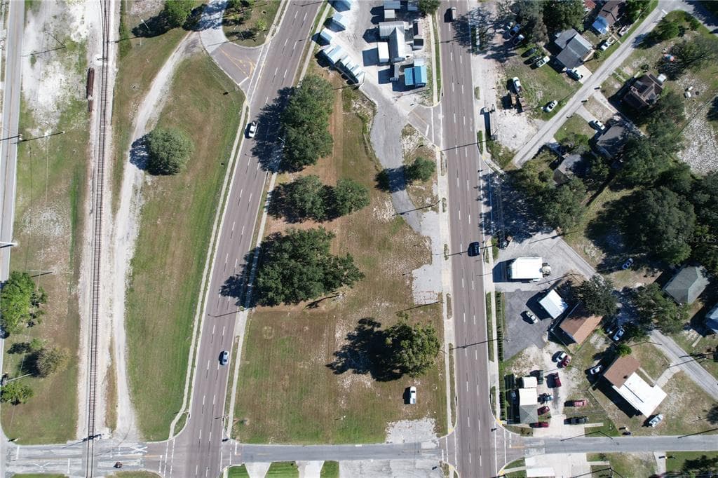 326 4TH STREET EAGLE LAKE, FL 33839