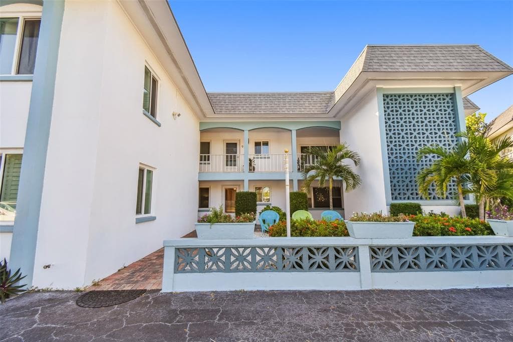 11700 CAPRI CIRCLE S UNIT 4 TREASURE ISLAND, FL 33706