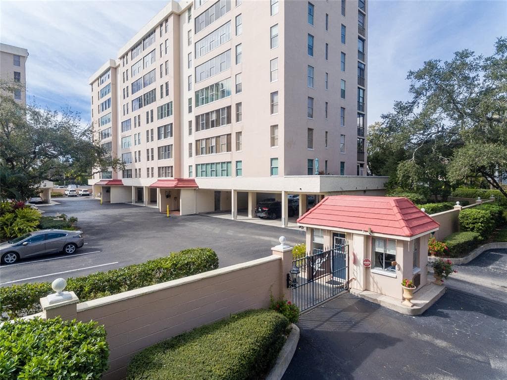 2401 S ARDSON PLACE UNIT 404B TAMPA, FL 33629