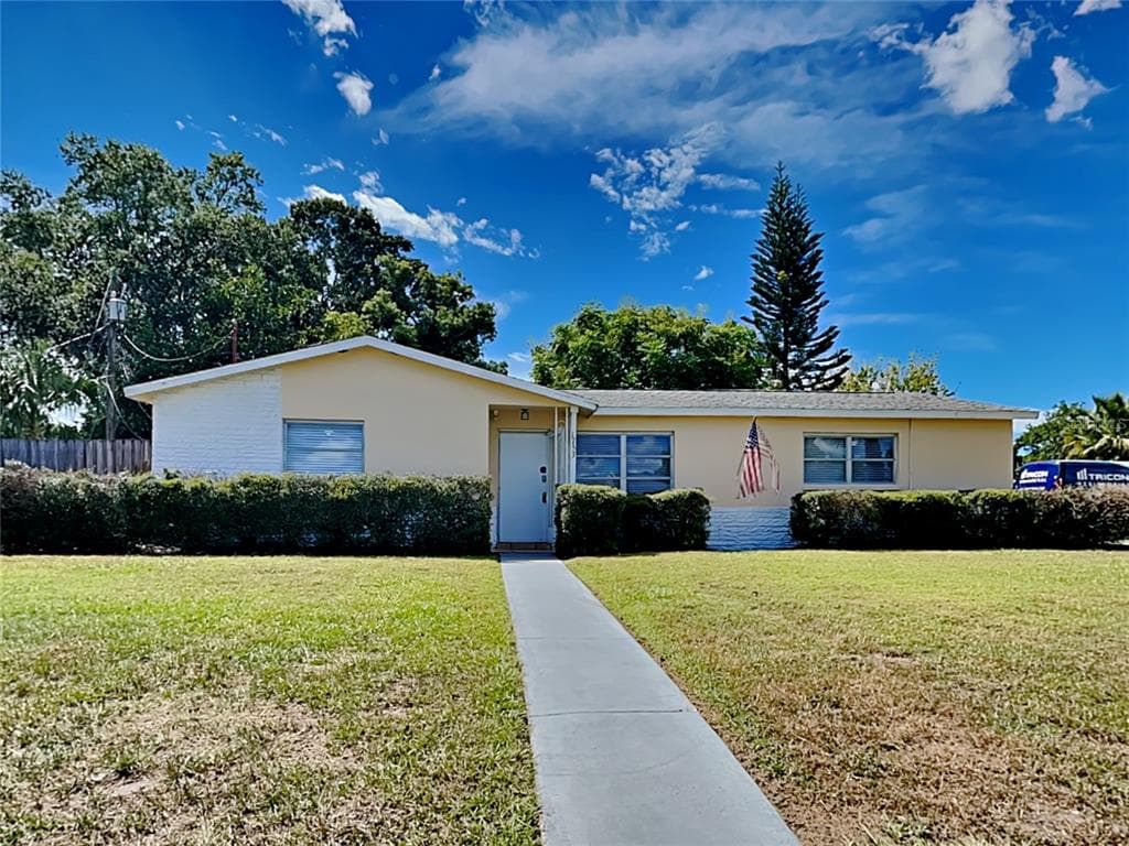 1753 LINWOOD CIRCLE CLEARWATER, FL 33755