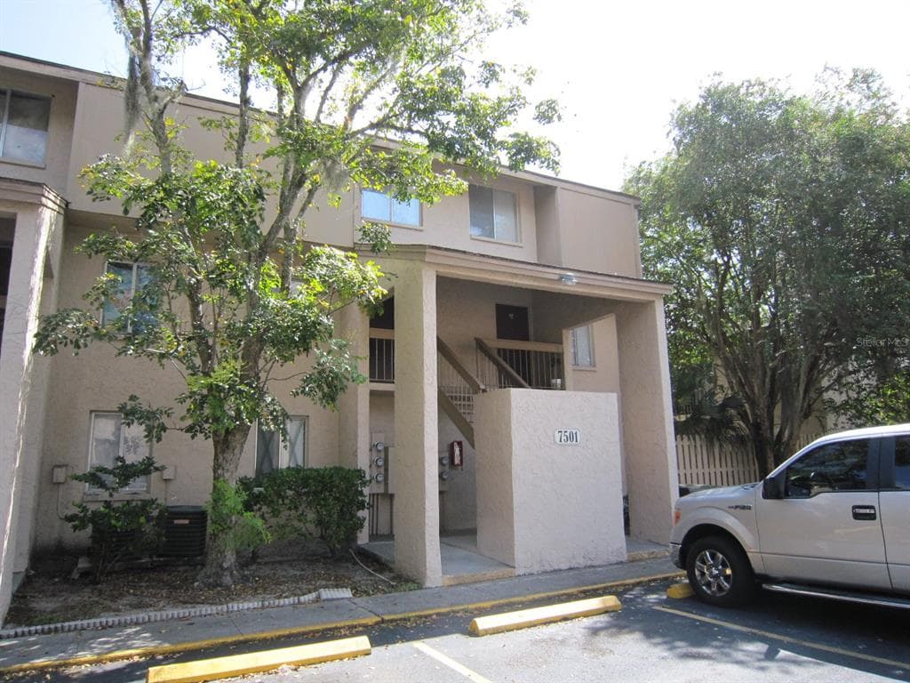 7501 PRESLEY PLACE UNIT 84 TAMPA, FL 33617