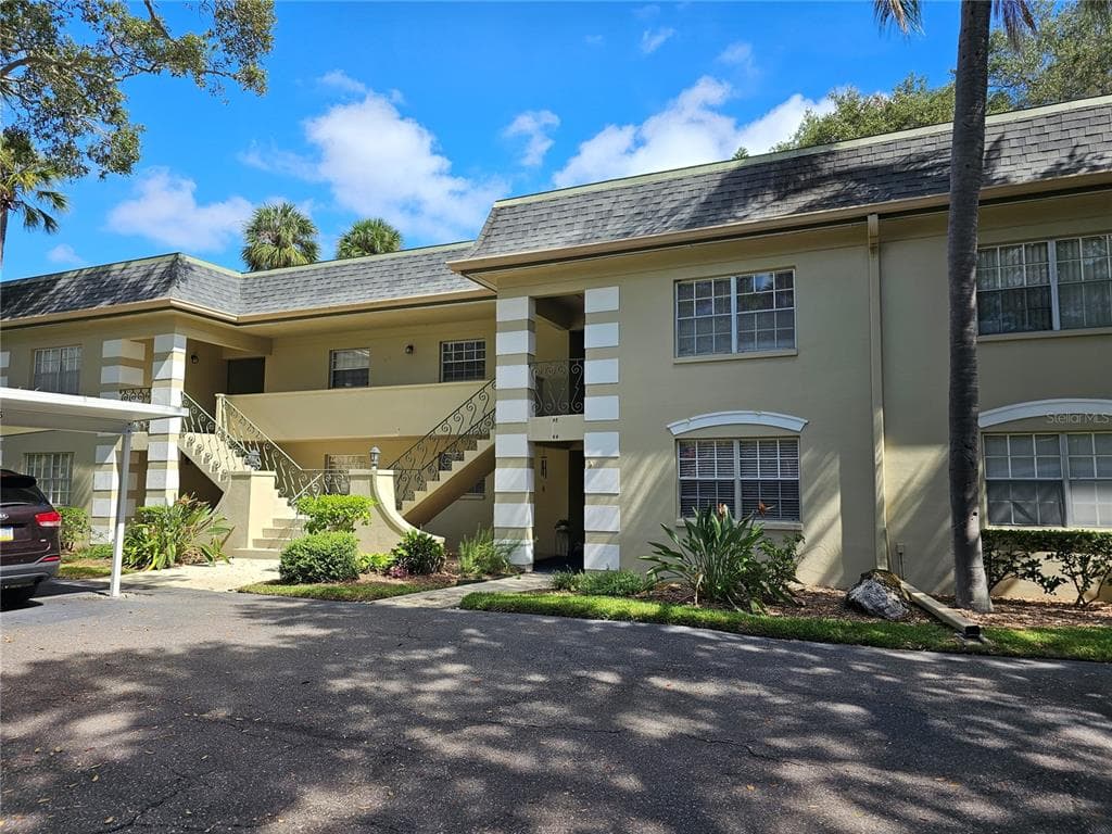 48 COUNTRY CLUB DRIVE UNIT 48 LARGO, FL 33771
