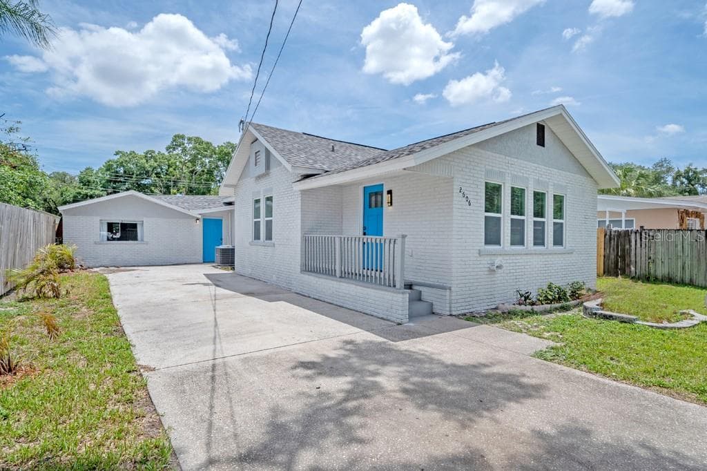 2606 W HENRY AVENUE TAMPA, FL 33614