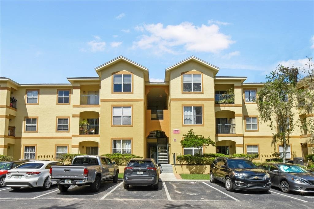 5610 PINNACLE HEIGHTS CIRCLE UNIT 306 TAMPA, FL 33624