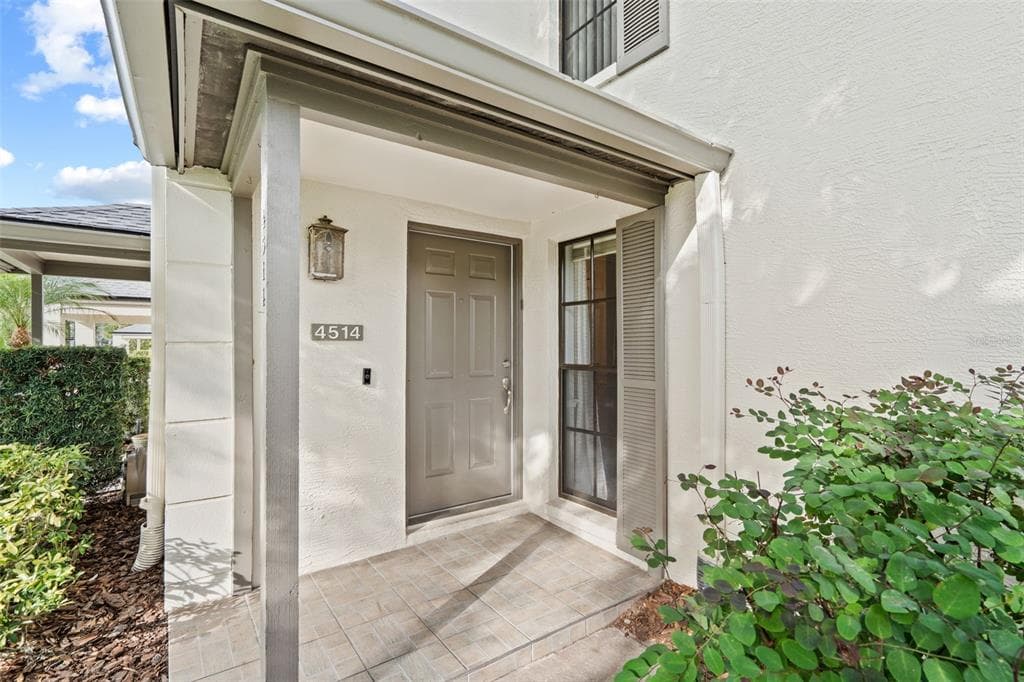 4514 SOUTHAMPTON COURT UNIT 4514 TAMPA, FL 33618