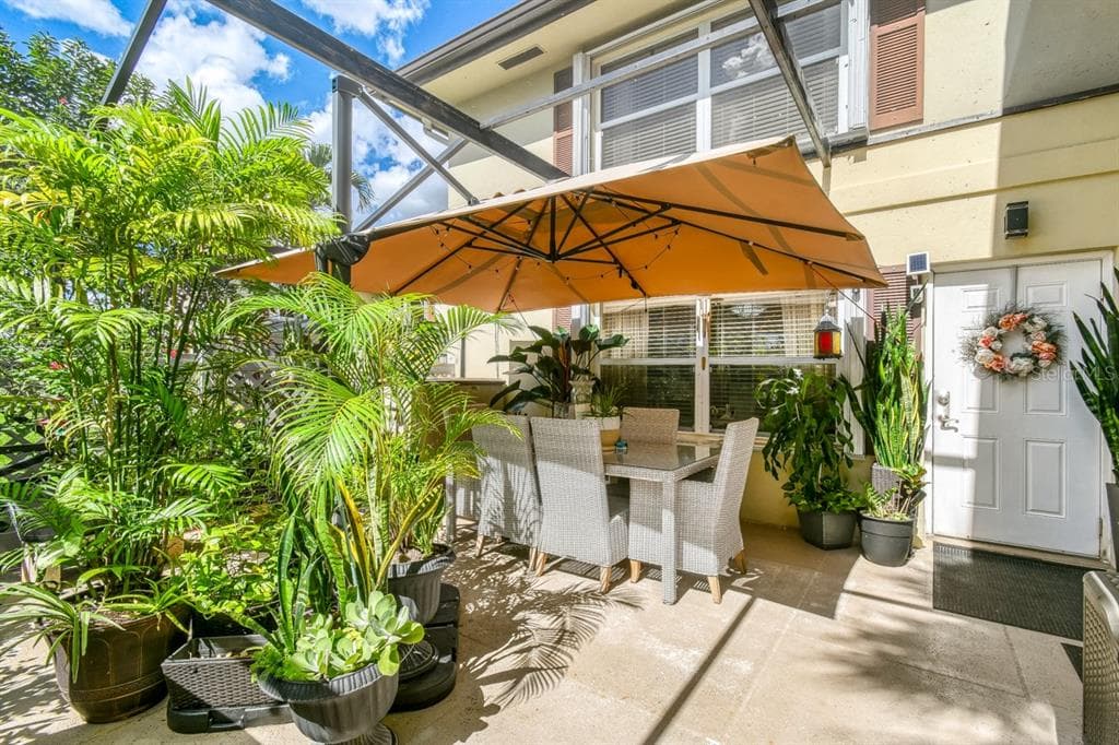 29 CLINTON COURT UNIT D ROYAL PALM BEACH, FL 33411
