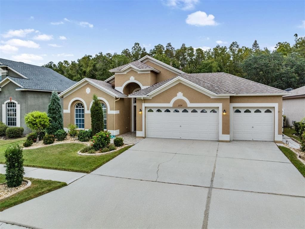 2124 RENSSELAER DRIVE WESLEY CHAPEL, FL 33543