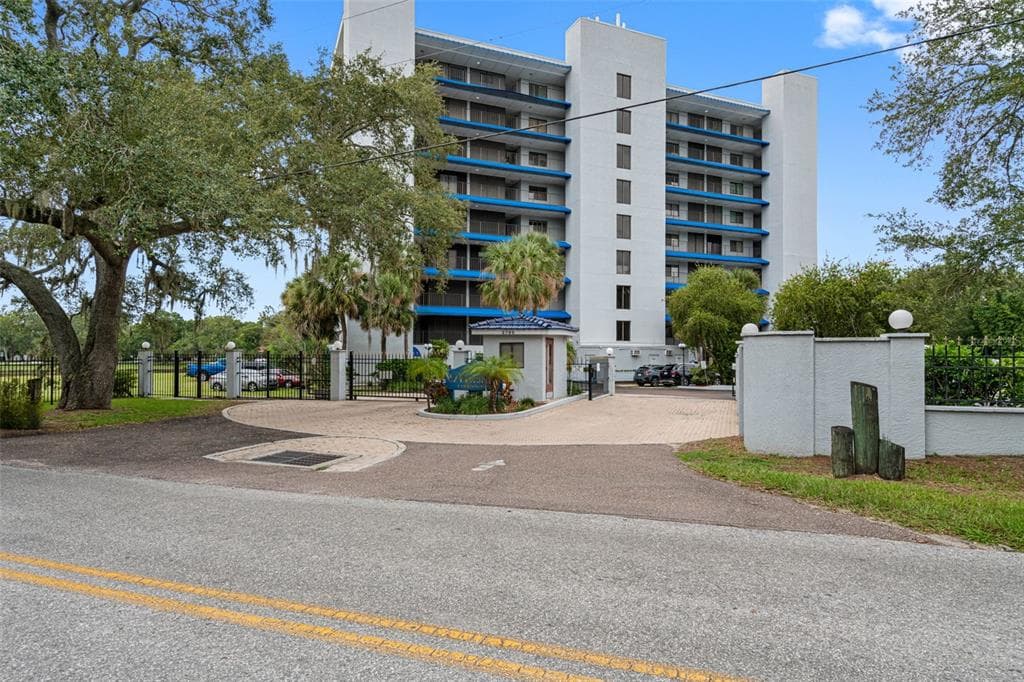 2780 N RIVERSIDE DRIVE UNIT 205 TAMPA, FL 33602