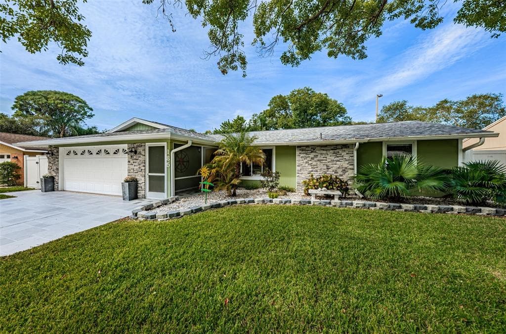 185 FOREST GROVE BOULEVARD PALM HARBOR, FL 34683