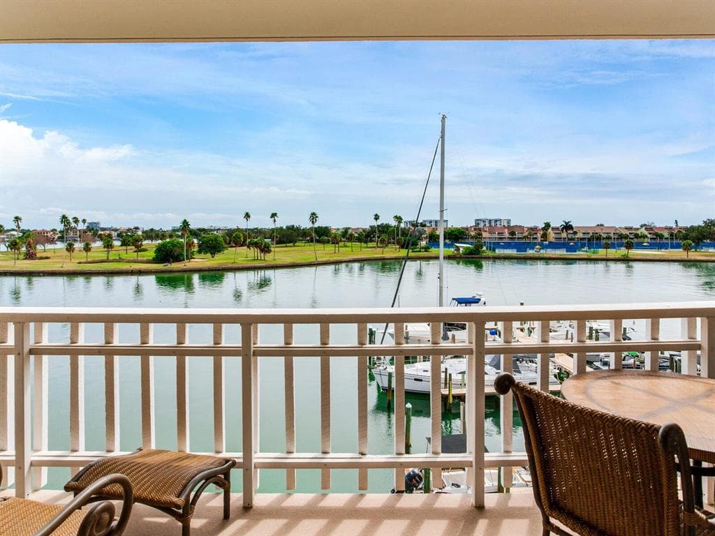 450 TREASURE ISLAND CAUSEWAY UNIT 412 TREASURE ISLAND, FL 33706