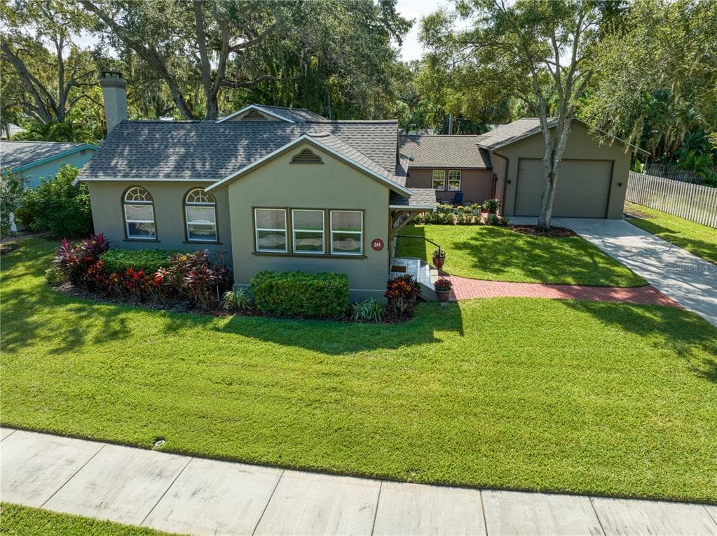 241 GARDEN CIRCLE N DUNEDIN, FL 34698