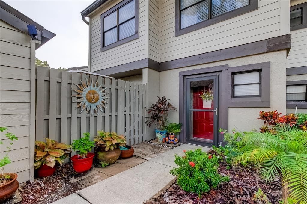 330 WOODS LANDING TRAIL OLDSMAR, FL 34677