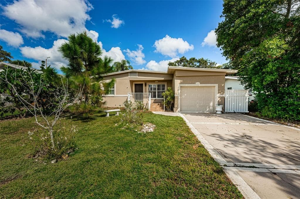 1112 MICHIGAN BOULEVARD DUNEDIN, FL 34698