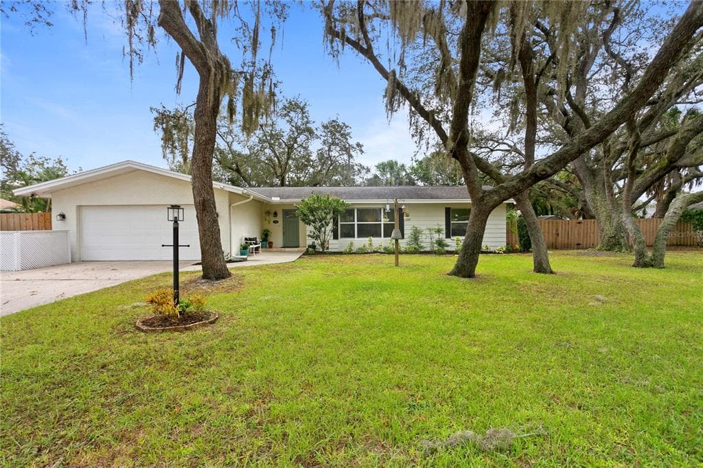 1109 RIDGE AVENUE CLEARWATER, FL 33755