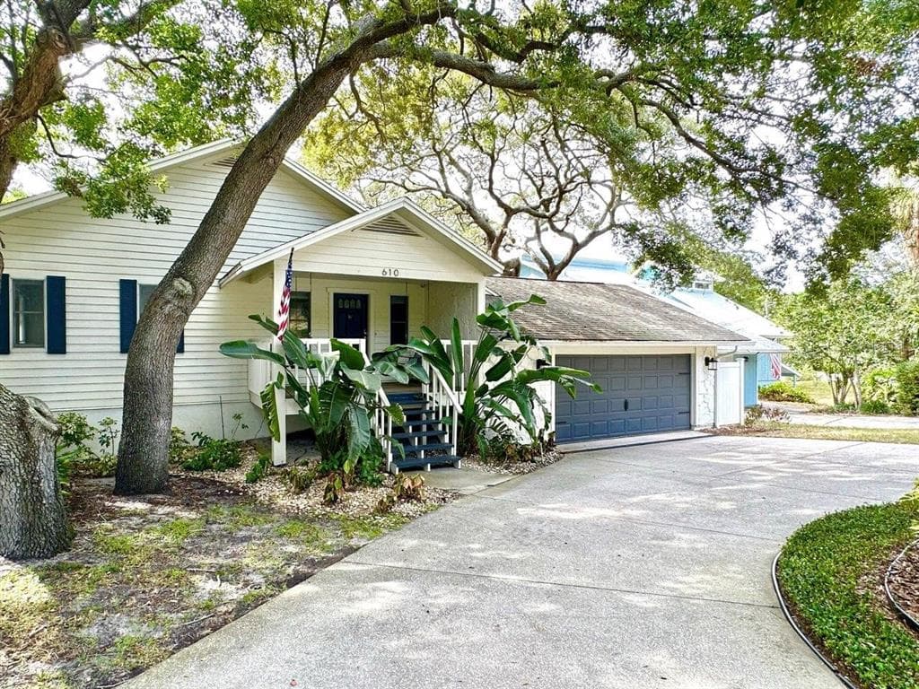 610 SMALLWOOD CIRCLE CLEARWATER, FL 33755