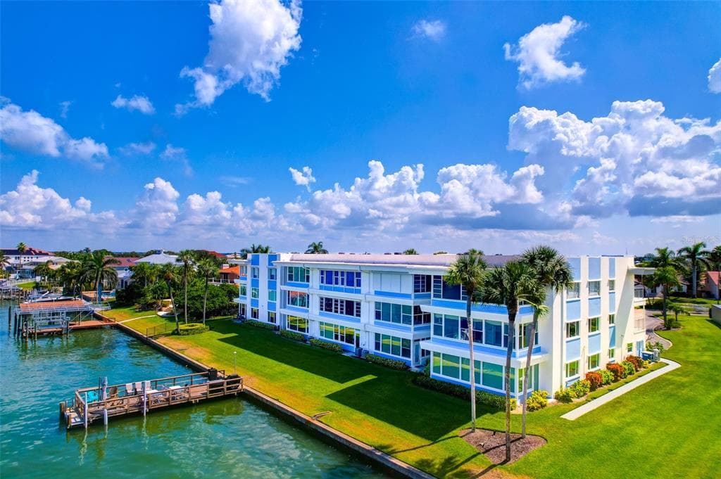 770 ISLAND WAY UNIT N201 CLEARWATER, FL 33767