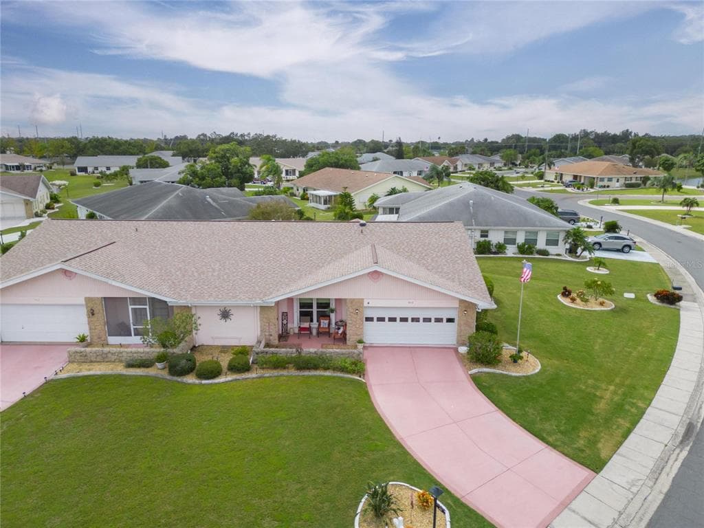 907 BLUEWATER DRIVE SUN CITY CENTER, FL 33573