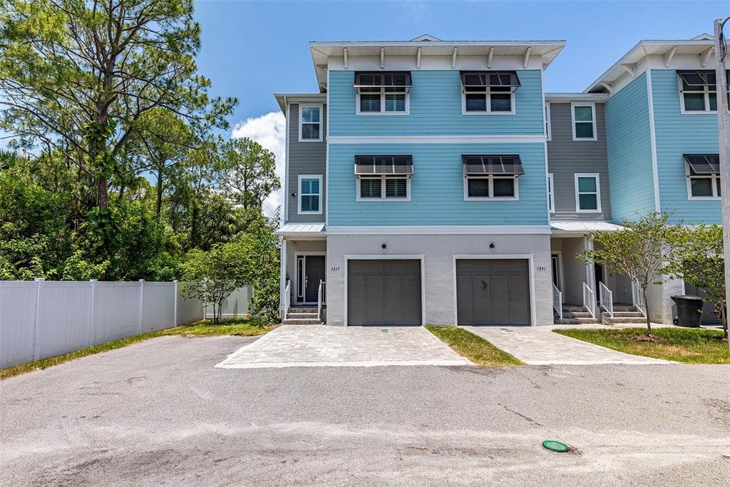 1237 SAVONA DRIVE NE ST PETERSBURG, FL 33702