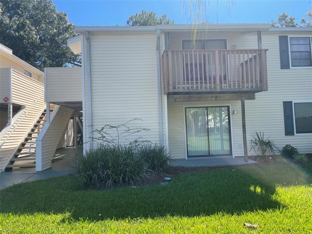139 HUNTER LAKE DRIVE UNIT B OLDSMAR, FL 34677