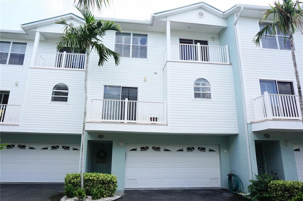 19817 GULF BOULEVARD UNIT 302 INDIAN SHORES, FL 33785