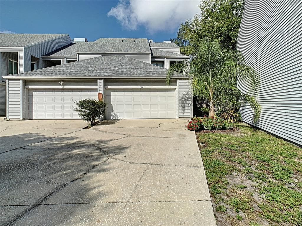 9722 TIFFANY OAKS LANE TAMPA, FL 33612