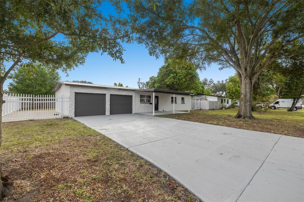 7595 17TH WAY N ST PETERSBURG, FL 33702
