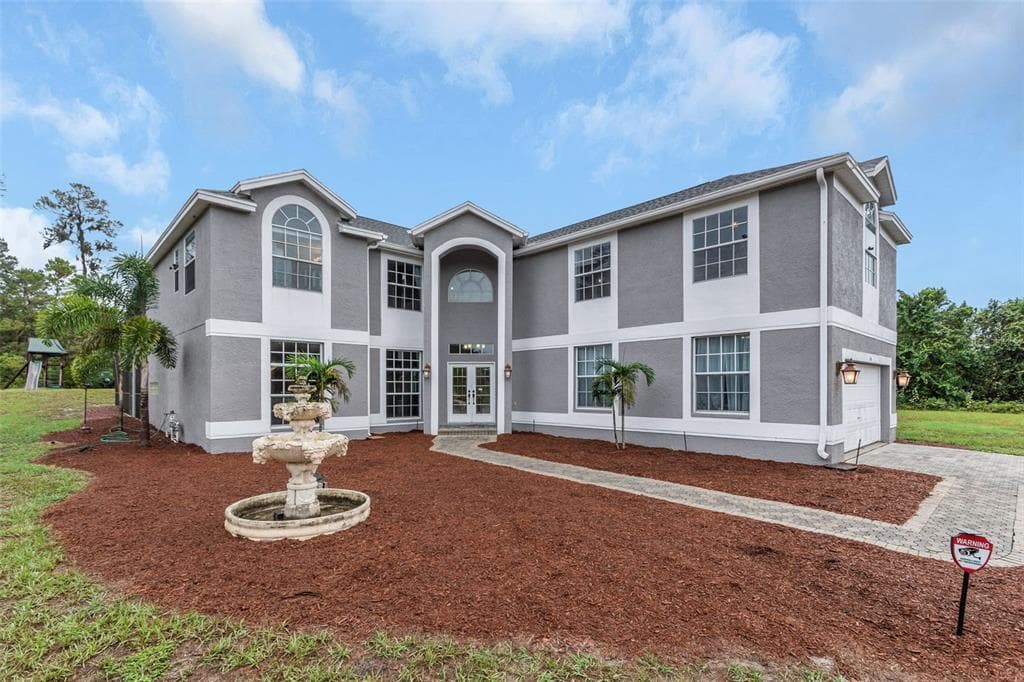 200 E LAKE DRIVE