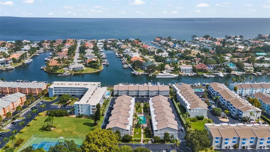 737 PINELLAS BAYWAY S UNIT 208 ST PETERSBURG, FL 33715
