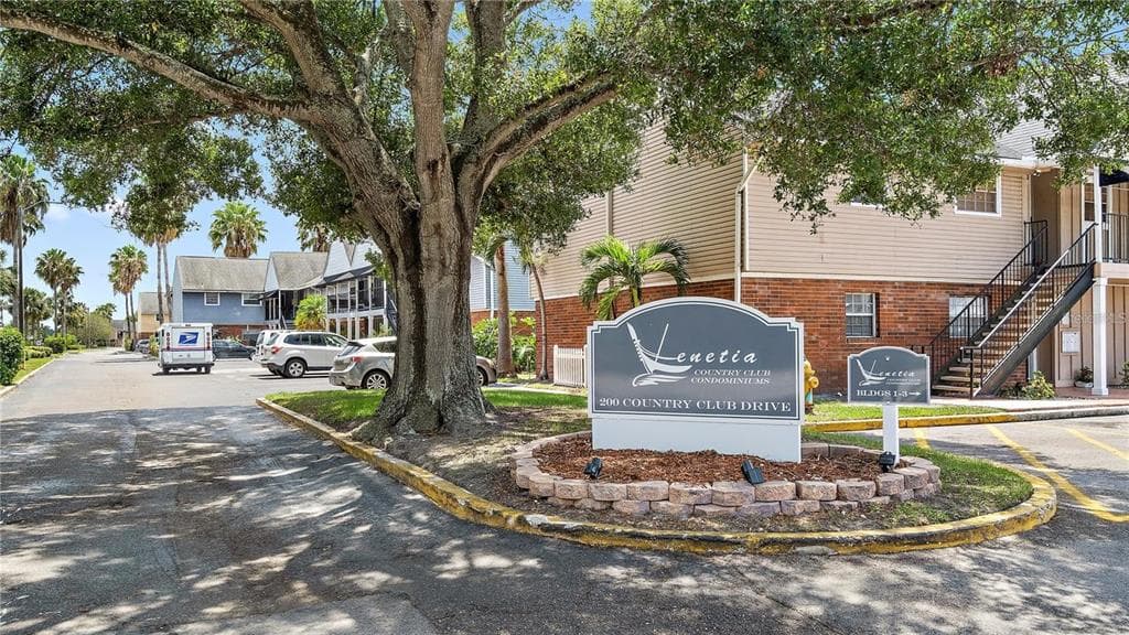 200 COUNTRY CLUB DRIVE UNIT 203 LARGO, FL 33771