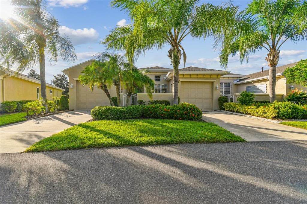 2228 SIFIELD GREENS WAY UNIT 27 SUN CITY CENTER, FL 33573