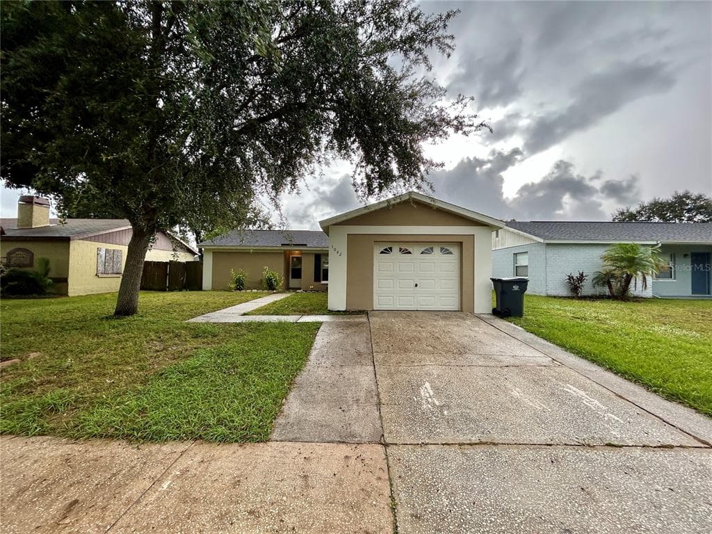 1042 AXLEWOOD CIRCLE BRANDON, FL 33511
