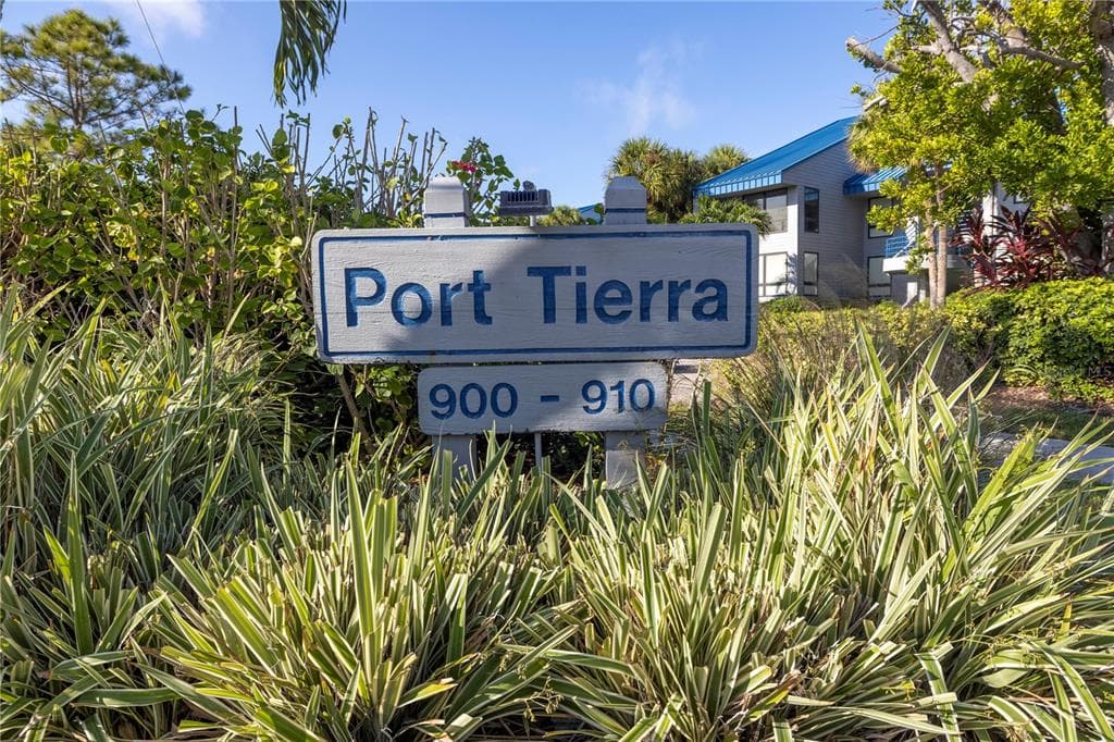 910 PINELLAS BAYWAY S UNIT 101 TIERRA VERDE, FL 33715