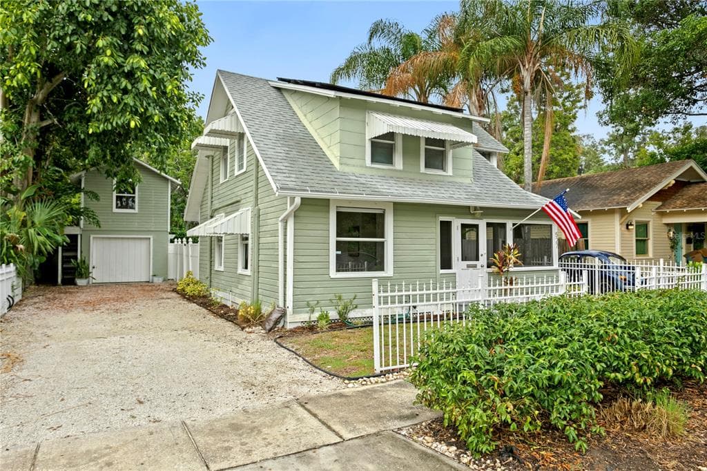 527 KIRKWOOD TERRACE N ST PETERSBURG, FL 33701