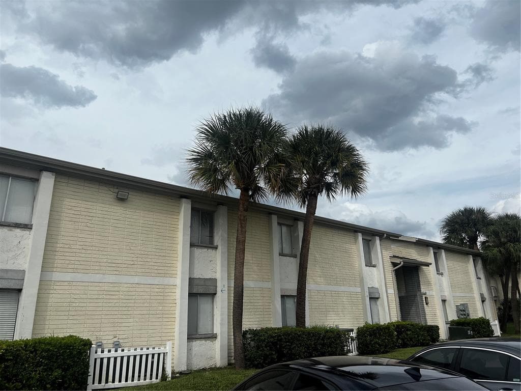 7713 ROCK PALM AVENUE UNIT 102 TAMPA, FL 33615