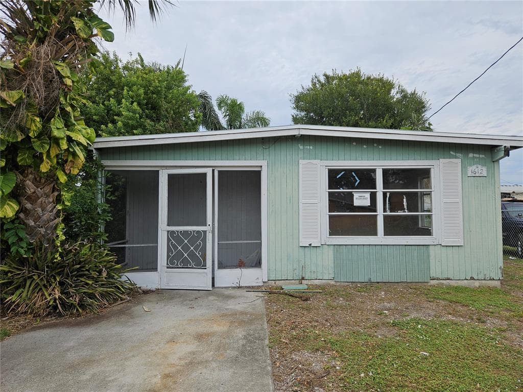 1612 36TH AVENUE W BRADENTON, FL 34205