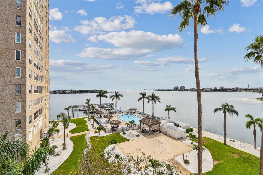 5220 BRITTANY DRIVE S UNIT 501 ST PETERSBURG, FL 33715