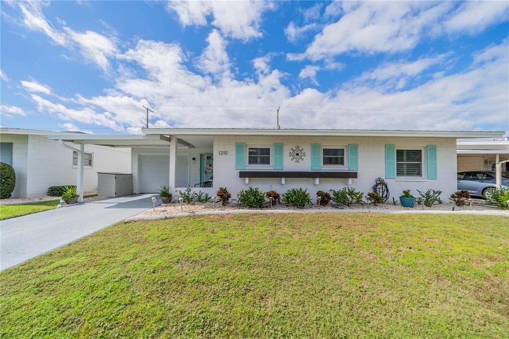 1210 N PEBBLE BEACH BOULEVARD SUN CITY CENTER, FL 33573