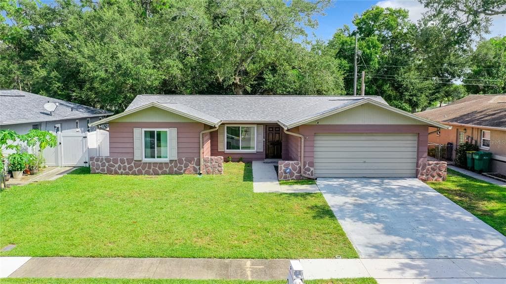 5781 APPLECROSS ST N ST PETERSBURG, FL 33709