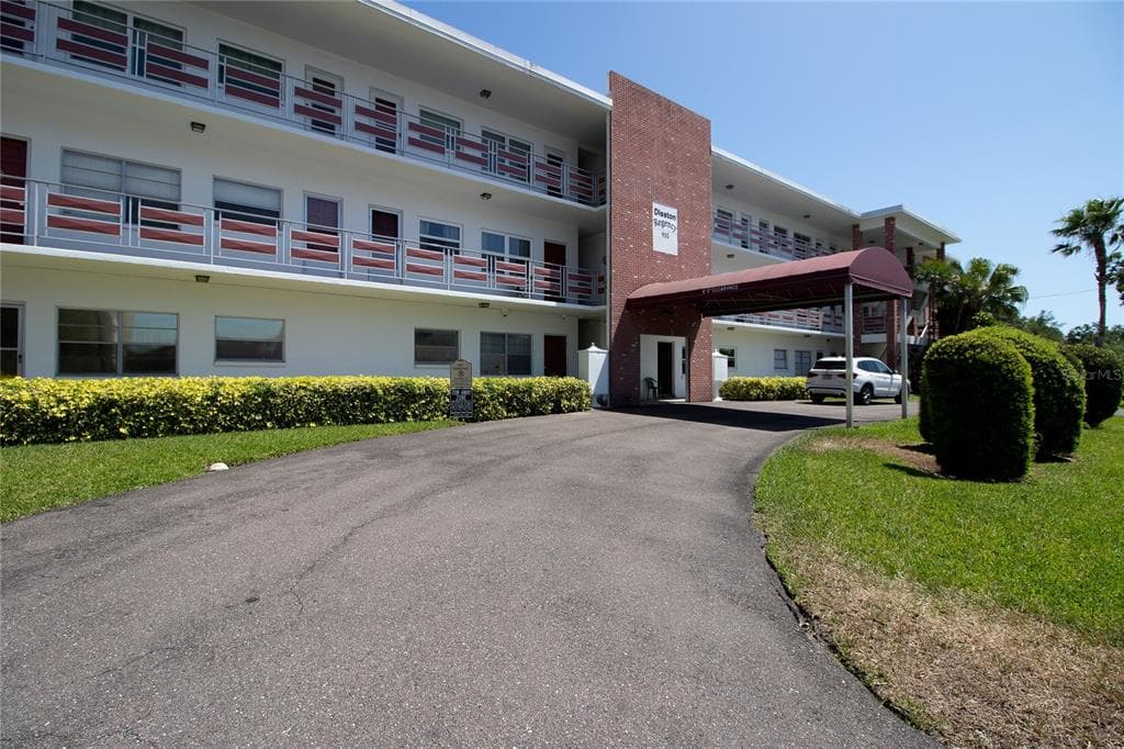 955 51ST STREET N UNIT 106 ST PETERSBURG, FL 33710