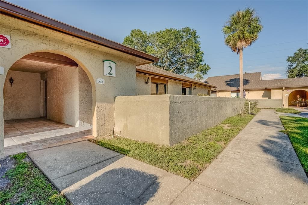 6262 142ND AVENUE N UNIT 203 CLEARWATER, FL 33760