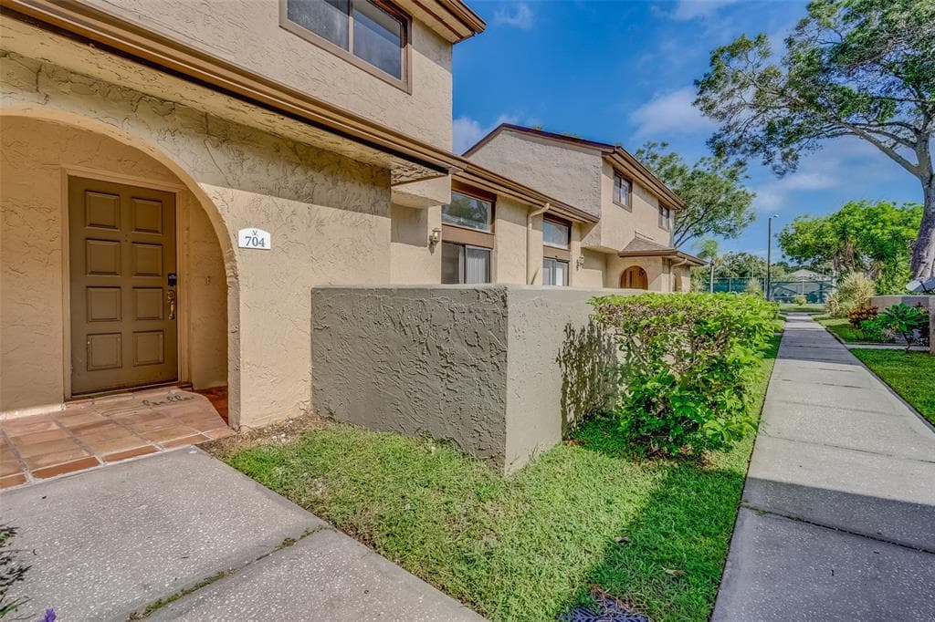 6262 142ND AVENUE N UNIT 704 CLEARWATER, FL 33760
