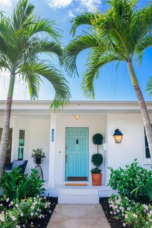 143 CATALAN BOULEVARD NE ST PETERSBURG, FL 33704