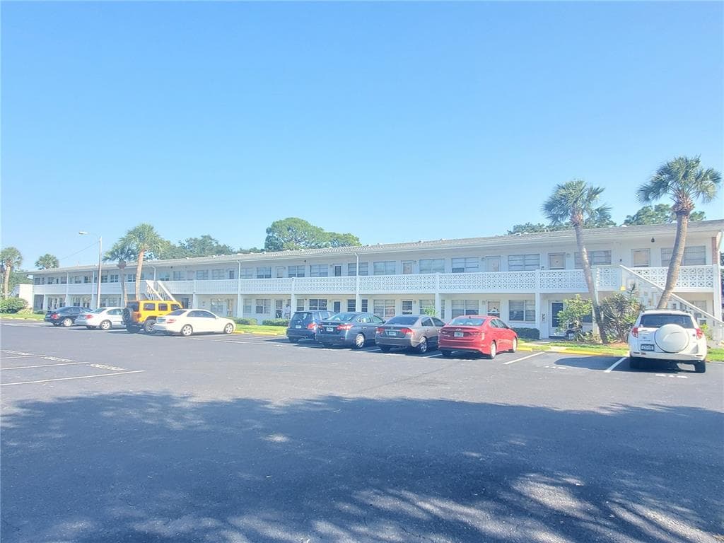 1000 79TH AVENUE N UNIT 208 ST PETERSBURG, FL 33702