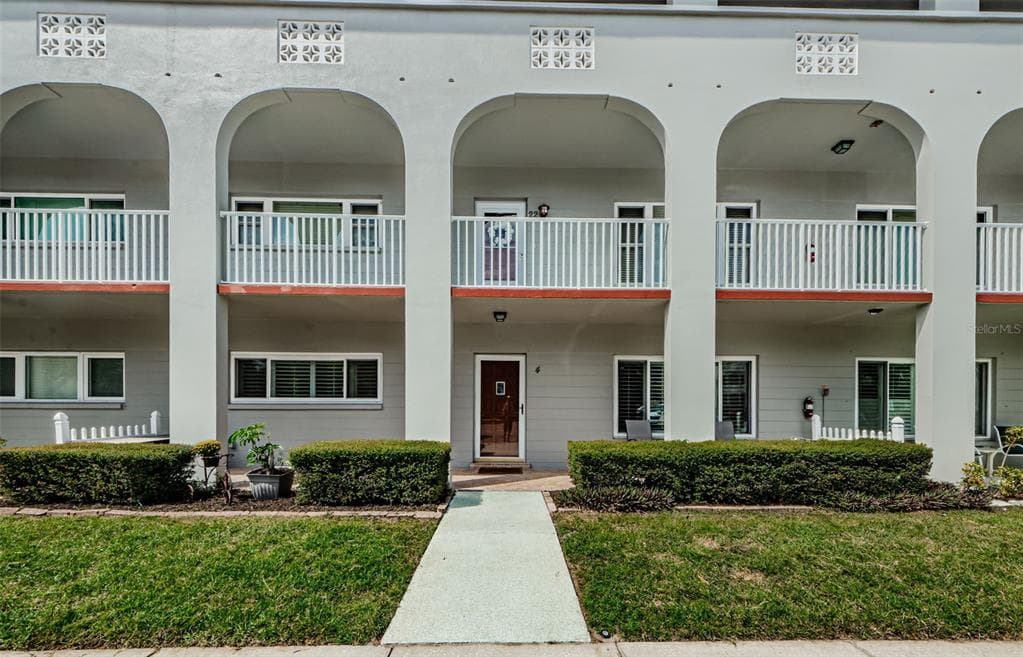 2228 SWEDISH DRIVE UNIT 4 CLEARWATER, FL 33763