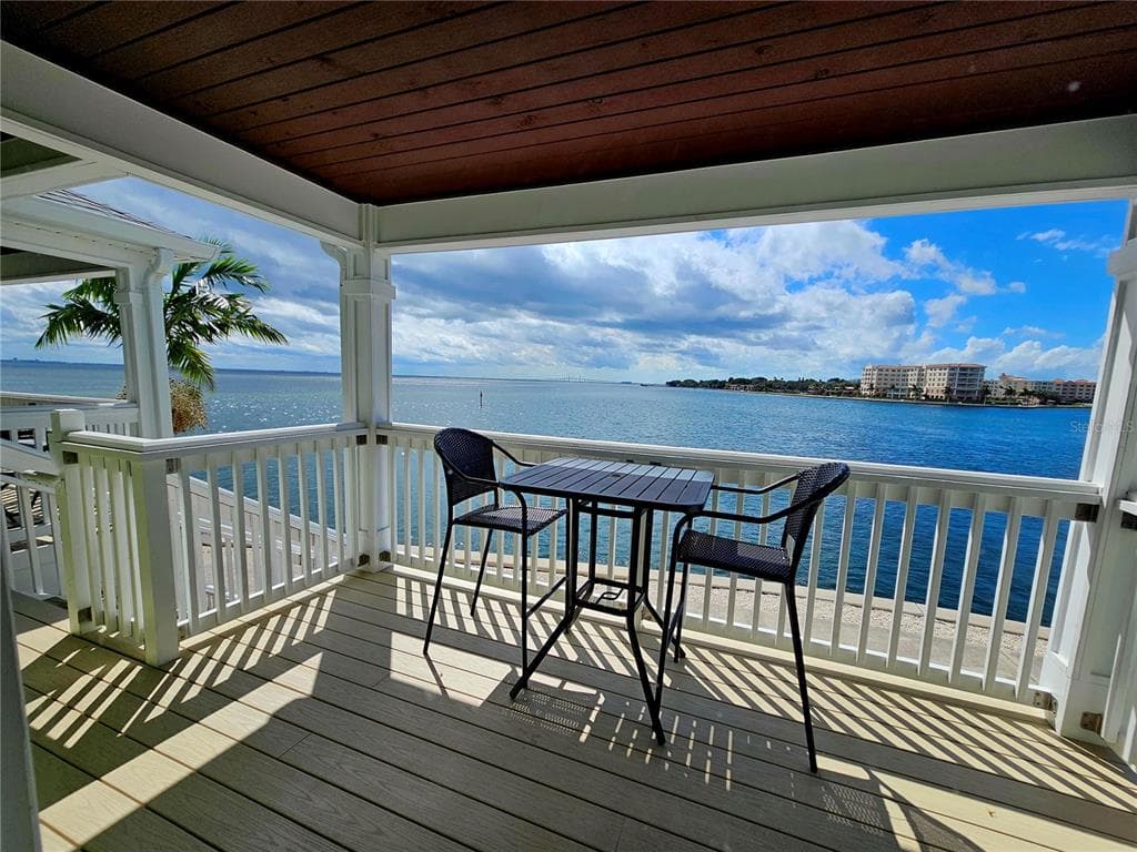 5285 COQUINA KEY DRIVE SE UNIT D ST PETERSBURG, FL 33705